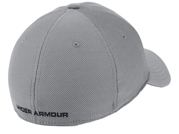 Gorra Under Armour color gris grafito con logotipo negro frontal.