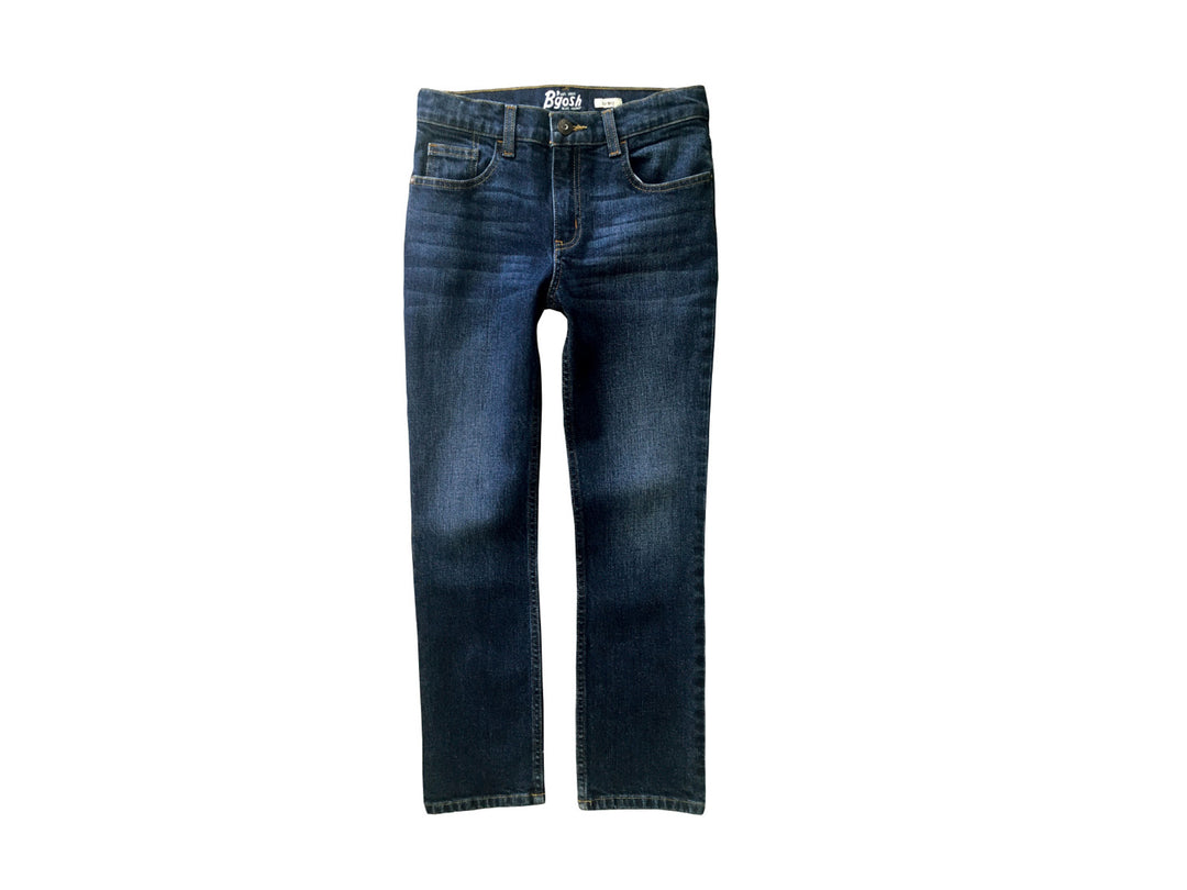 Jeans de mezclilla azul oscuro para niño de la marca OshKosh.