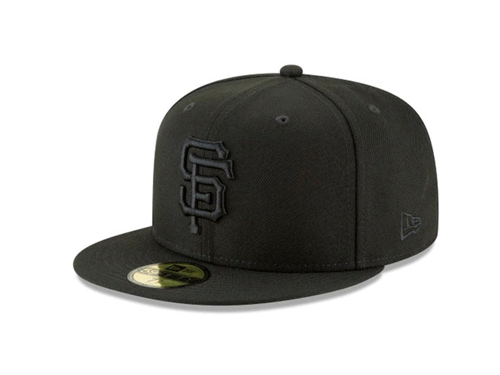 Gorra de béisbol New Era color negro con logotipo de San Francisco Giants bordado al frente.