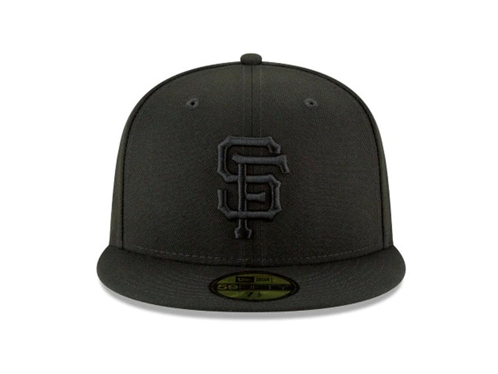 Gorra de béisbol New Era color negro con logotipo de San Francisco Giants bordado al frente.