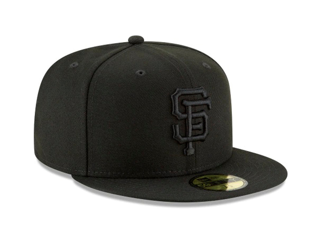 Gorra de béisbol New Era color negro con logotipo de San Francisco Giants bordado al frente.