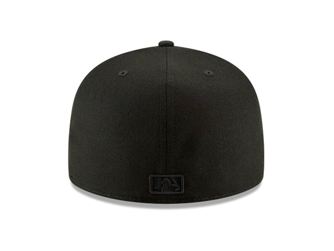 Gorra de béisbol New Era color negro con logotipo de San Francisco Giants bordado al frente.