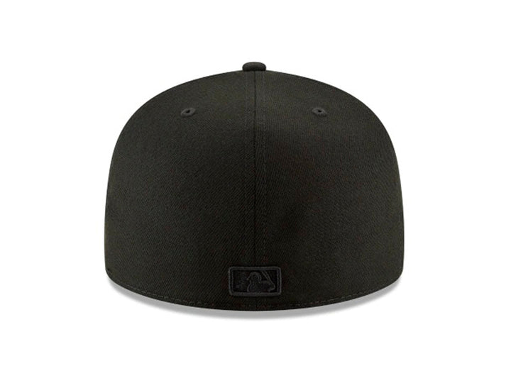 Gorra de béisbol New Era color negro con logotipo de San Francisco Giants bordado al frente.