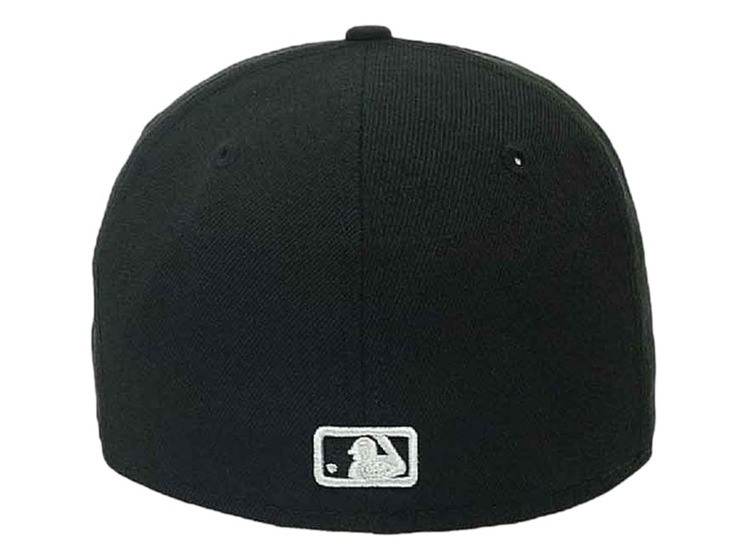 Gorra de béisbol New Era color negro con logotipo de New York Yankees bordado en blanco y visera plana.