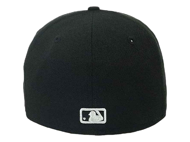 Gorra de béisbol New Era color negro con logotipo de New York Yankees bordado en blanco y visera plana.