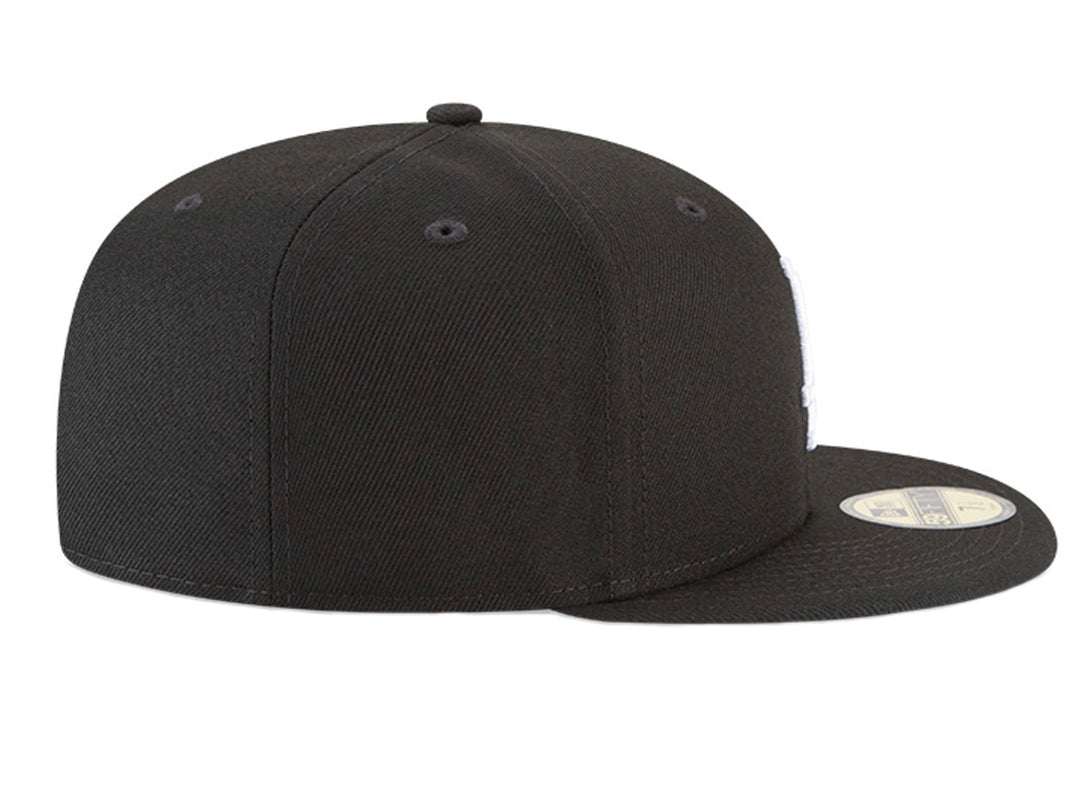 Gorra de béisbol New Era color negro con logotipo de Los Angeles Dodgers en blanco.
