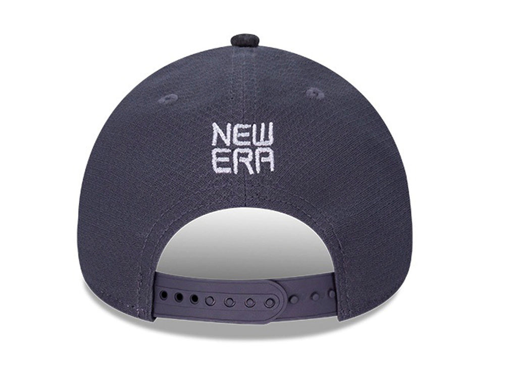 Gorra de béisbol New Era color gris con texto bordado CAMPEÓN en blanco.