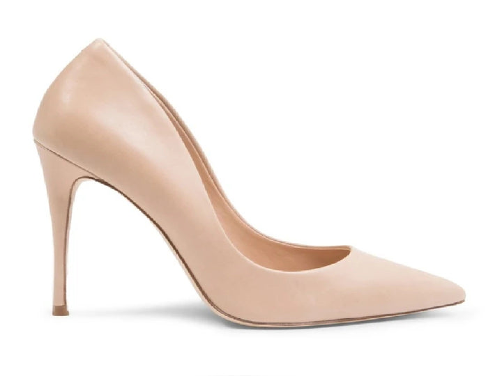 Zapatilla de tacón alto Steve Madden en color blush con punta fina y material de cuero.
