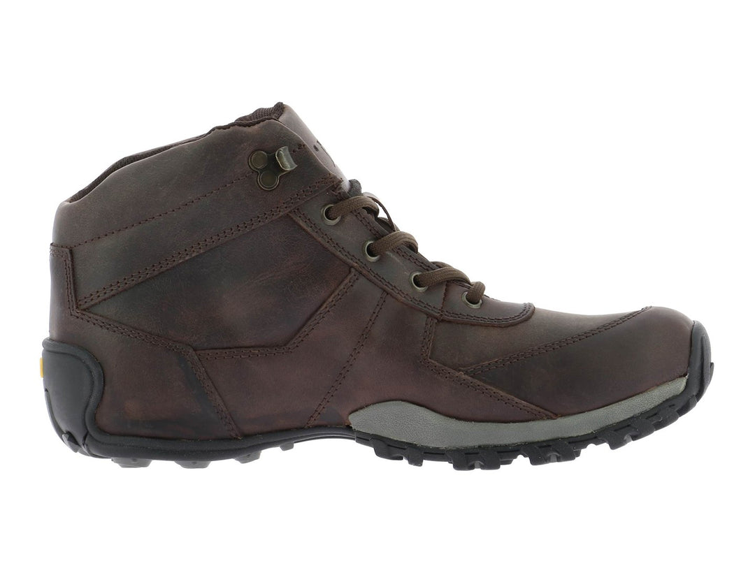 Bota Caterpillar Adventure para hombre en color marrón con suela gris y cordones.