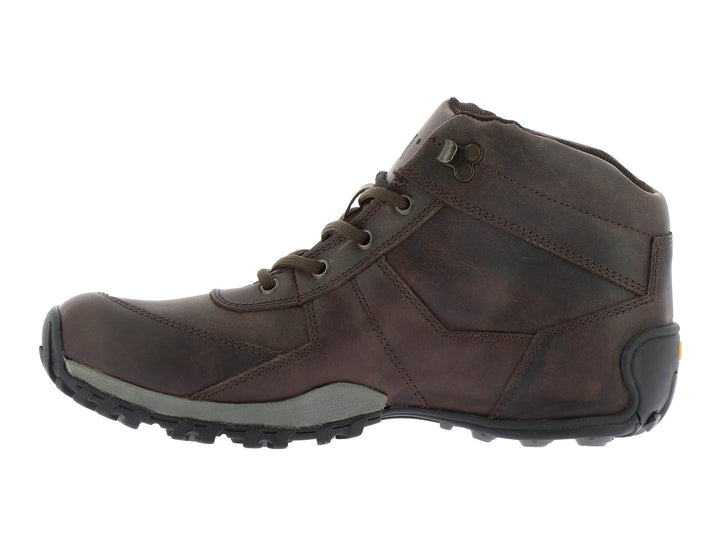 Bota Caterpillar Adventure para hombre en color marrón con suela gris y cordones.