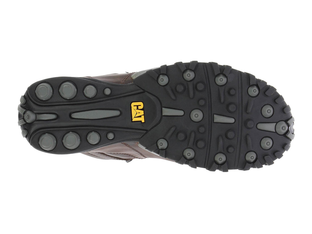 Bota Caterpillar Adventure para hombre en color marrón con suela gris y cordones.