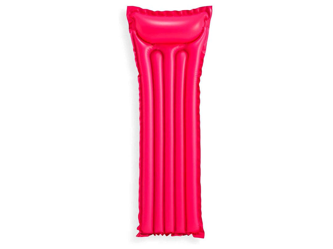 Colchón inflable para alberca de color rosa brillante.