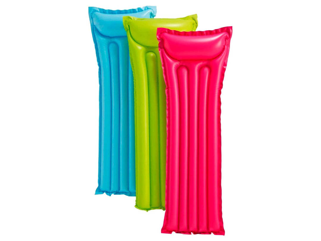 Colchón inflable para alberca de color rosa brillante.