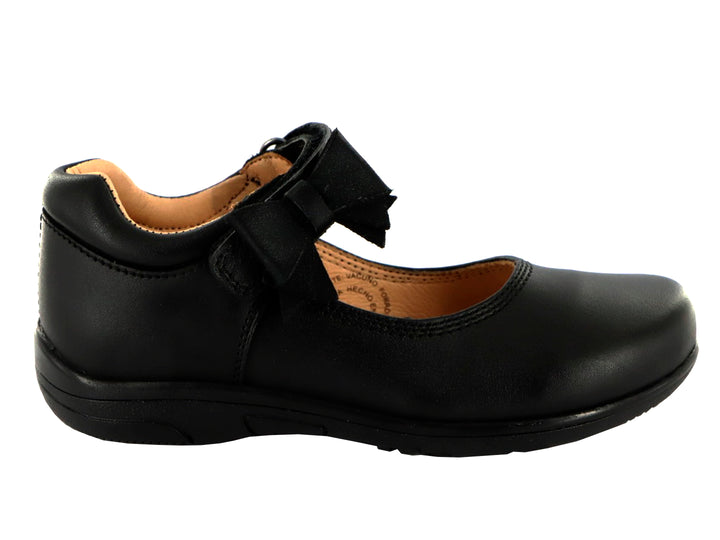 Zapato negro estilo Mary Jane para niña con moño decorativo y correa ajustable.