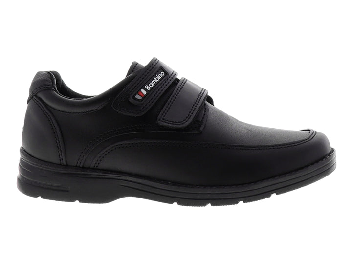 Zapato negro para niño con correa de velcro y suela negra.