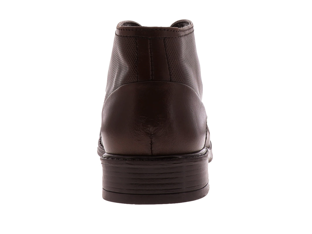 Zapato botín de cuero color marrón oscuro con cordones.