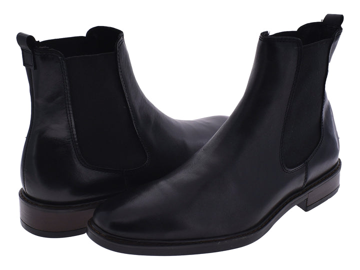Par de botas Chelsea negras de cuero para hombre con acabado liso y elegante.