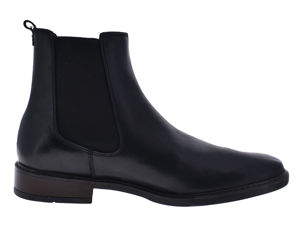Par de botas Chelsea negras de cuero para hombre con acabado liso y elegante.