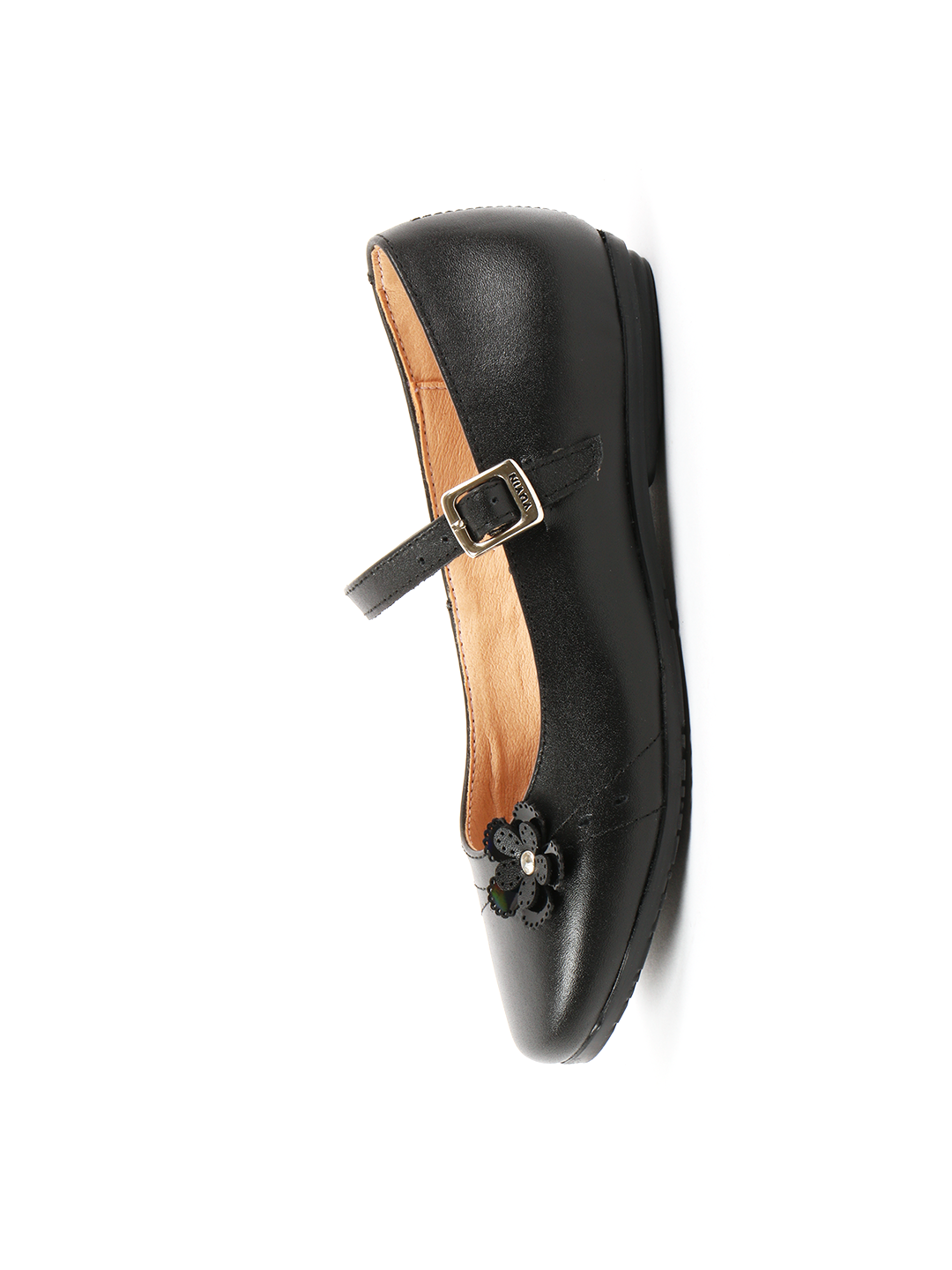 Par de zapatos negros estilo Mary Jane para niña con detalle de flor y correa con hebilla.