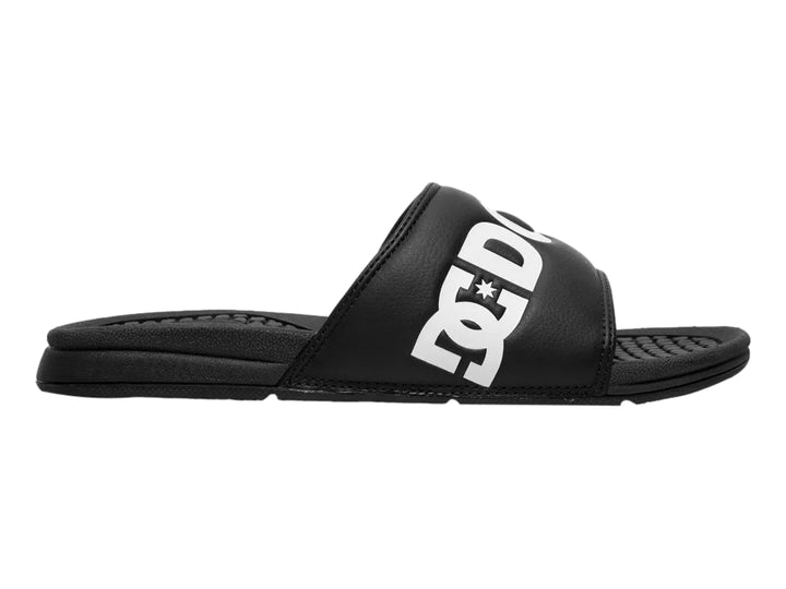 Sandalia tipo slide color negro con logotipo blanco de DC Shoes en la banda superior.