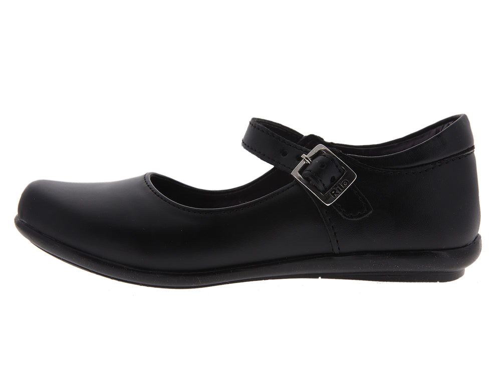 Par de zapatos negros para niña estilo Mary Jane con correa y hebilla plateada.