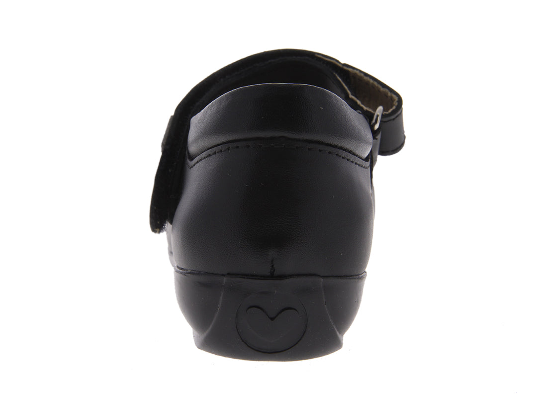 Par de zapatos negros para niña estilo Mary Jane con correa ajustable.