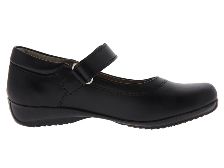 Par de zapatos negros para niña estilo Mary Jane con correa ajustable.