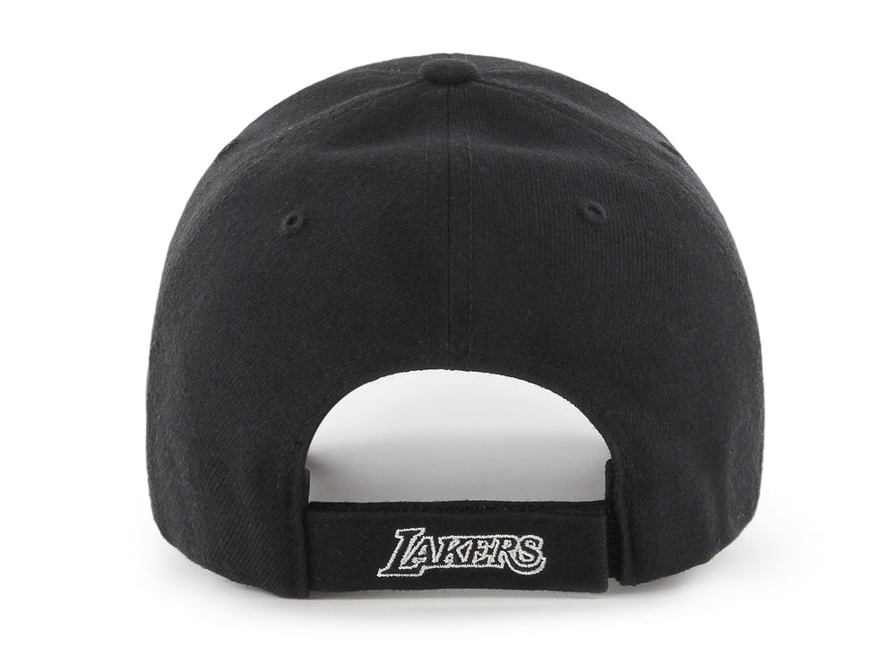 Gorra negra de béisbol 47 Brand con logotipo de los Los Angeles Lakers en color blanco.