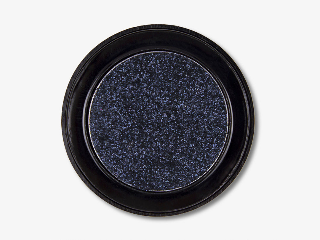 Sombra de ojos glitter color negro en envase circular negro.