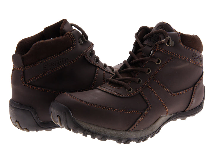 Par de botas deportivas color café para hombre con agujetas y suela robusta.