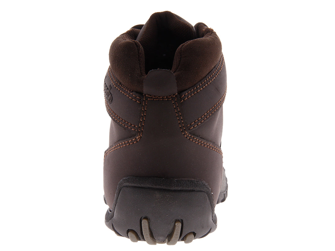 Par de botas deportivas color café para hombre con agujetas y suela robusta.