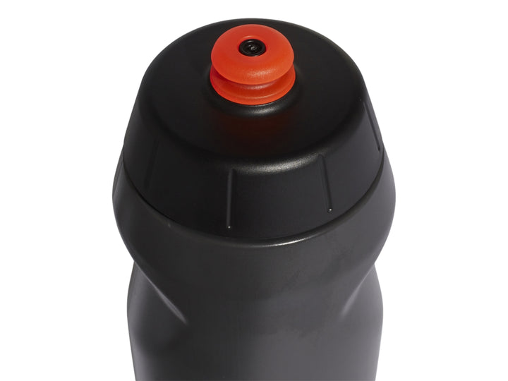 Botella de agua deportiva Adidas color negro con tapa roja y logotipo blanco.
