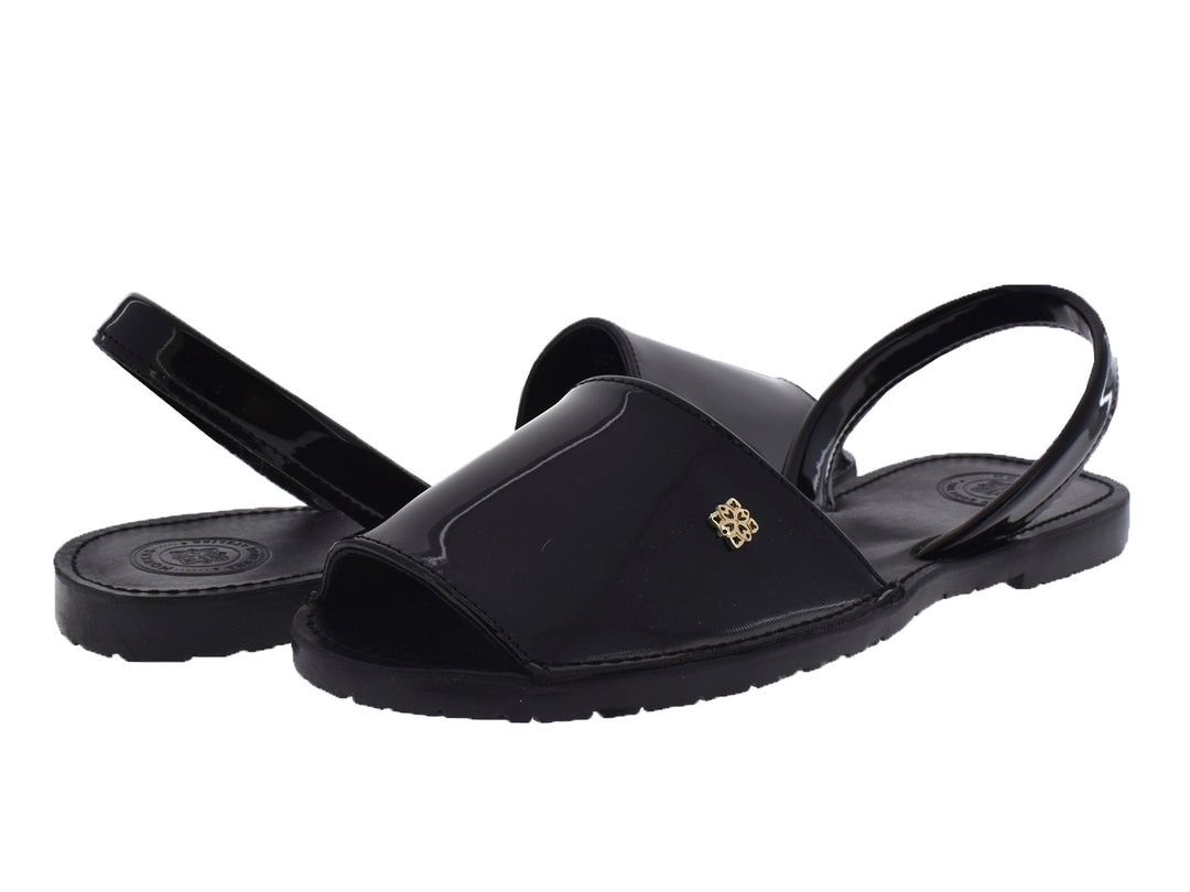 Sandalias negras de charol brillante con correa trasera para Niña.