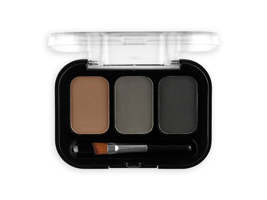 Paleta de sombras para cejas Pink Up con tres tonos neutros y pincel aplicador en estuche negro con tapa transparente.