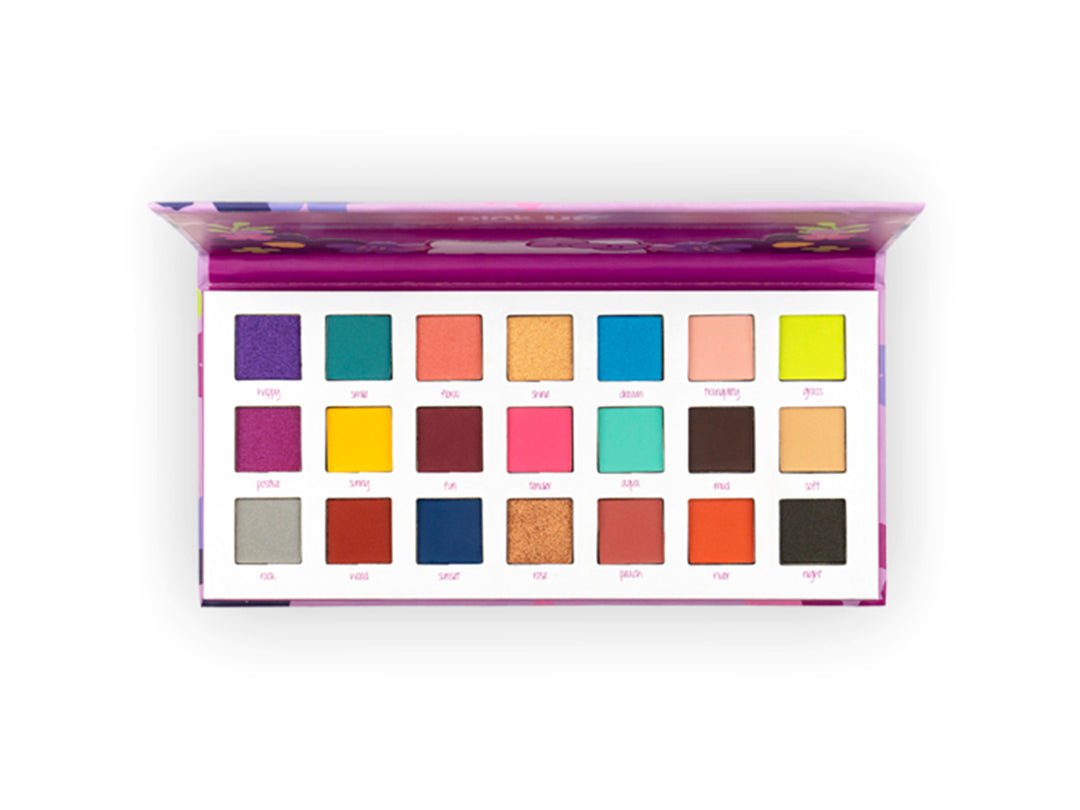 Paleta de sombras de ojos Pink Up con 21 tonos variados en un estuche rectangular morado con diseño floral.