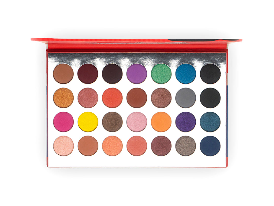 Paleta de sombras de ojos multicolor Pink Up 45 Aniversario Hello Kitty en estuche rectangular blanco y rojo.