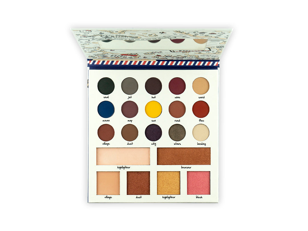 Paleta de sombras Pink Up Hello Kitty Viajera con tonos variados en estuche blanco rectangular.