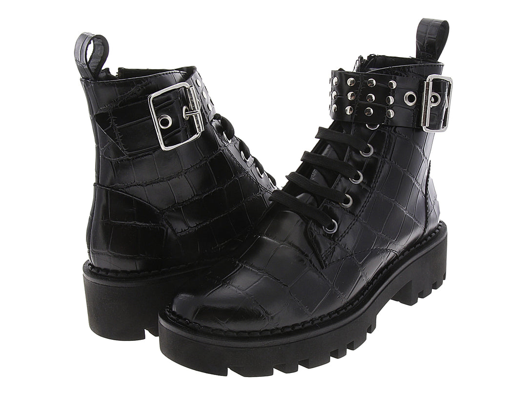 Botas combat negras para mujer con textura de cocodrilo, suela track y detalles metálicos en plata.