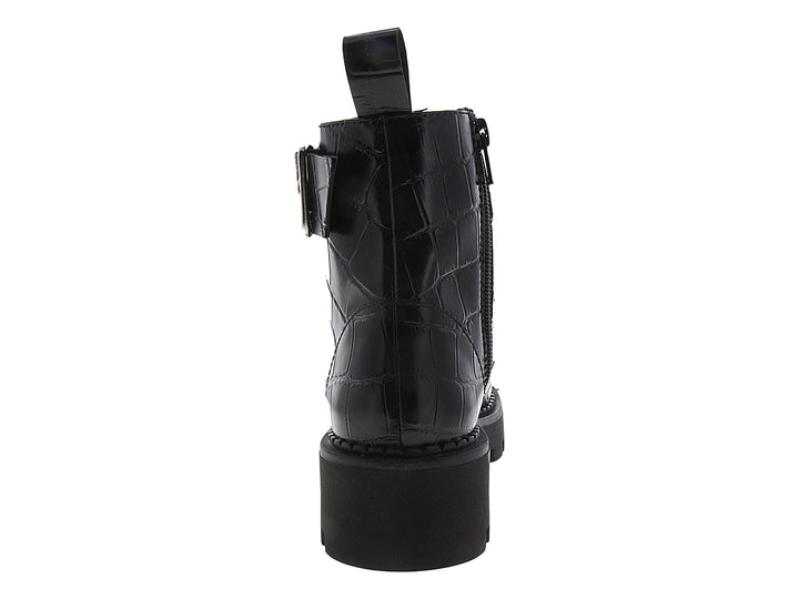 Botas combat negras para mujer con textura de cocodrilo, suela track y detalles metálicos en plata.