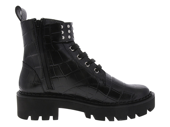 Botas combat negras para mujer con textura de cocodrilo, suela track y detalles metálicos en plata.