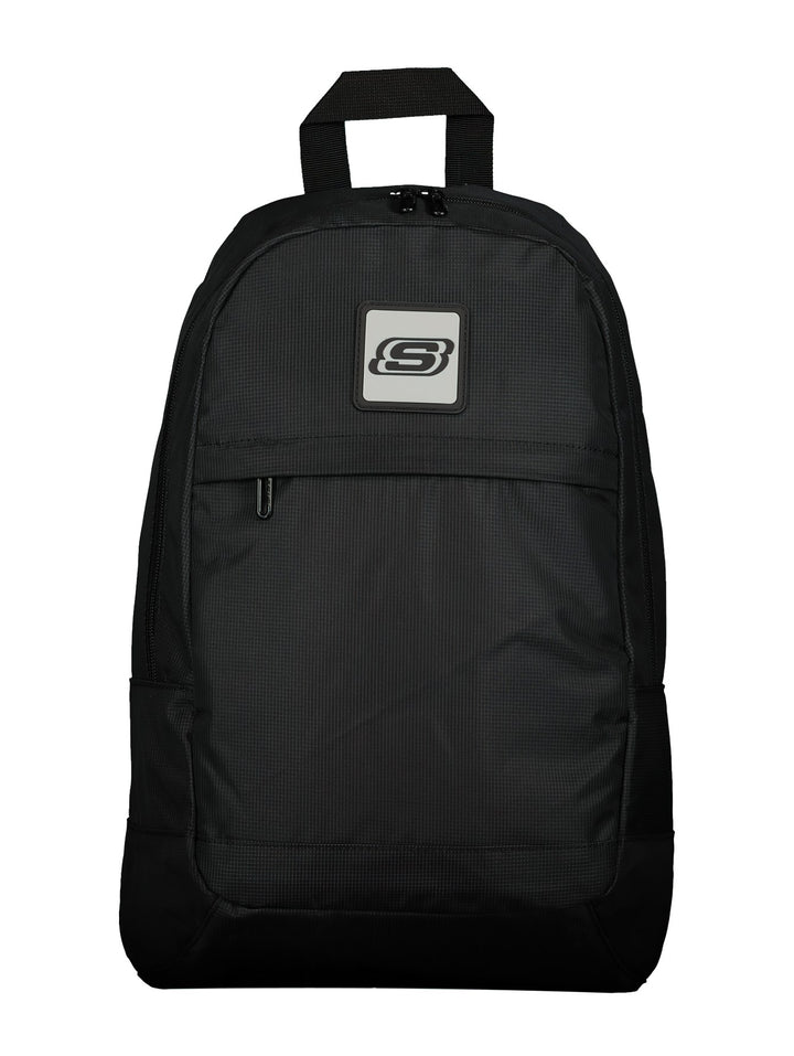 Mochila Skechers color negro con logotipo frontal blanco y negro, diseño deportivo y funcional.