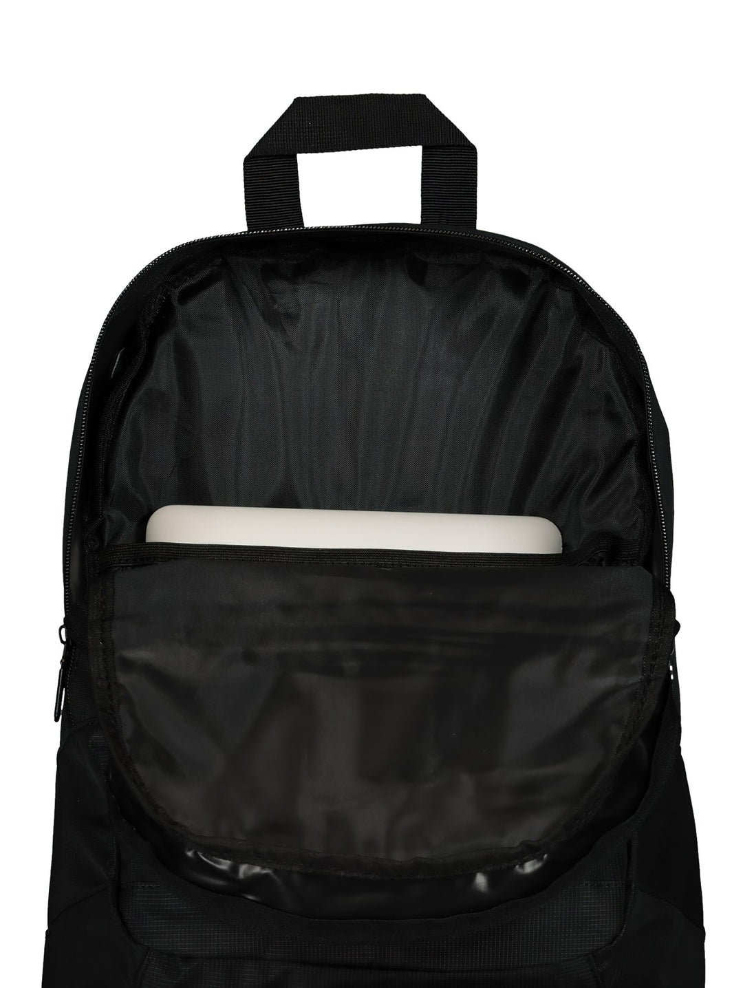 Mochila Skechers color negro con logotipo frontal blanco y negro, diseño deportivo y funcional.