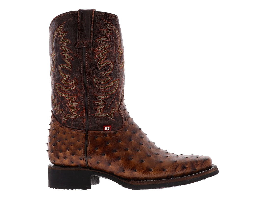 Botas vaqueras para hombre en cuero de avestruz color brandy con bordados decorativos en la caña.