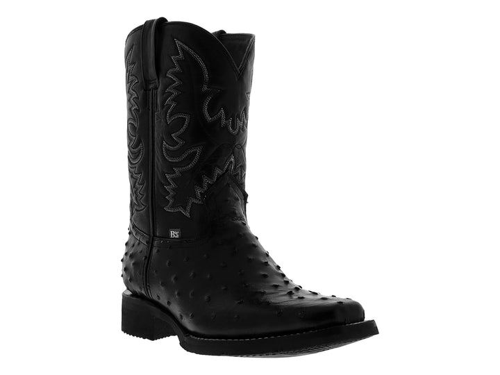 Bota vaquera de cuero de avestruz color negro con suela de hule y detalles bordados.