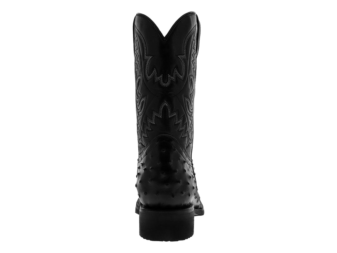 Bota vaquera de cuero de avestruz color negro con suela de hule y detalles bordados.