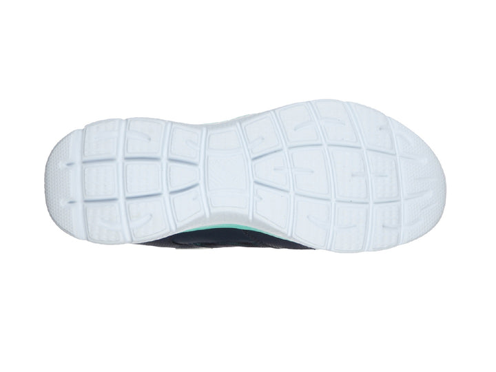 Tenis deportivos Skechers para mujer en color azul marino con detalles en turquesa y suela blanca.