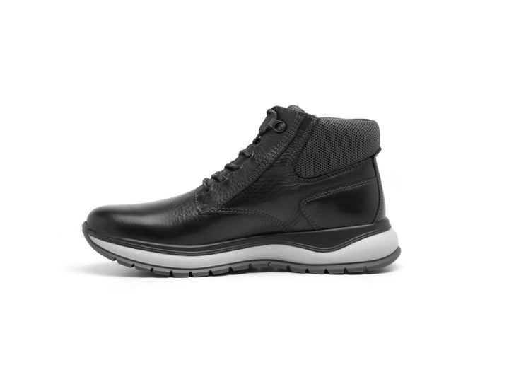 Bota Flexi Randall Country para hombre en color negro con suela gris y acabado en cuero.