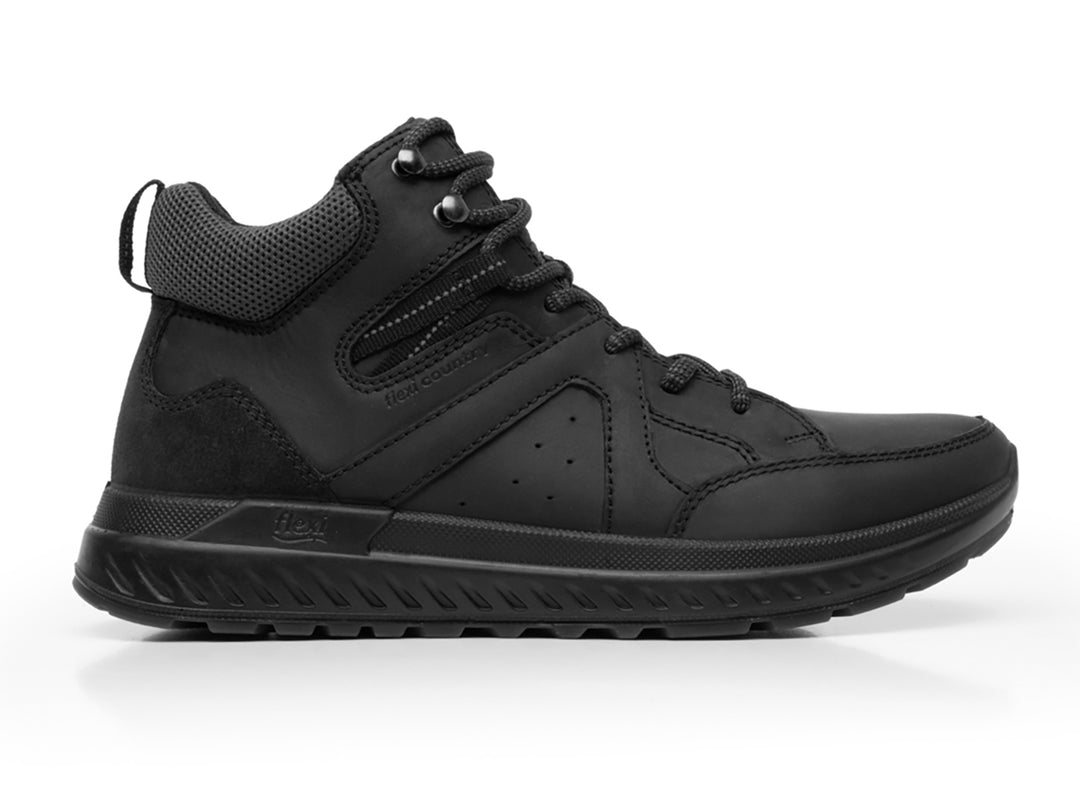 Zapato deportivo Flexi color negro con suela texturizada y cordones.