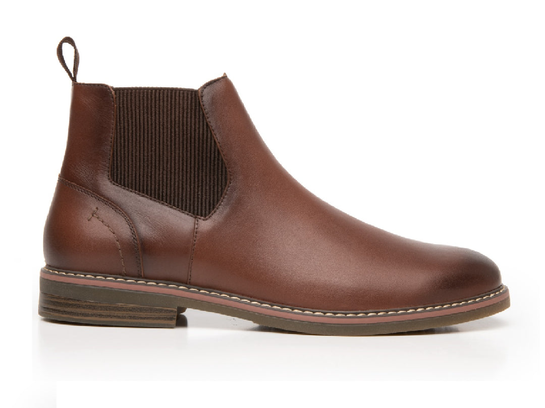 Botas Flexi Dinamo para hombre en color marrón shedron, estilo chelsea de cuero liso.