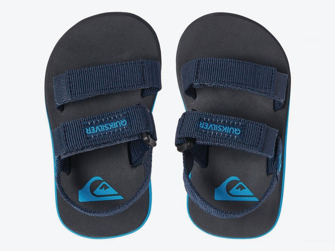 Sandalia infantil Quiksilver color azul marino con suela celeste y correas de velcro.